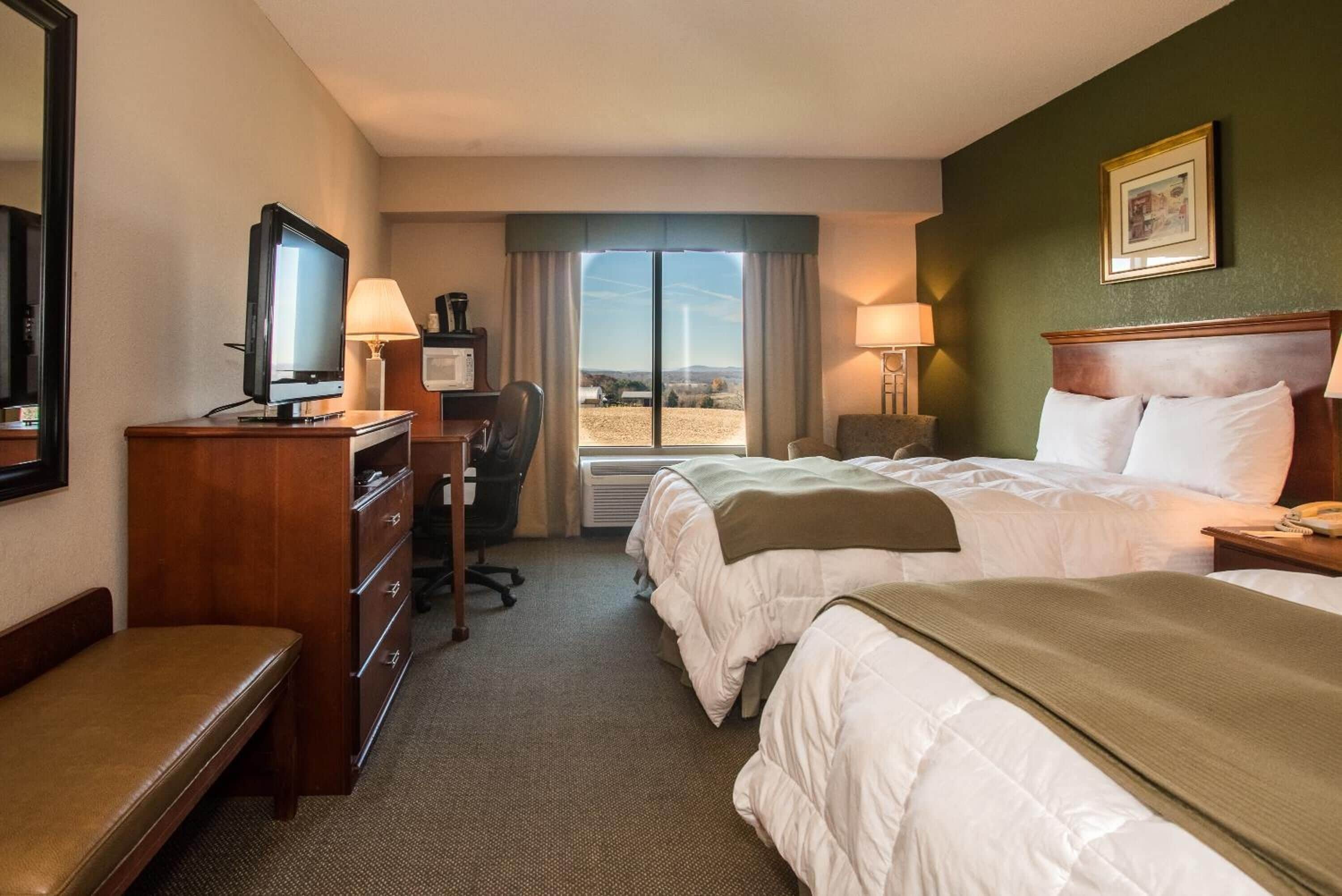 Hypo-allergenic bedding, in-room safe, desk, laptop workspace