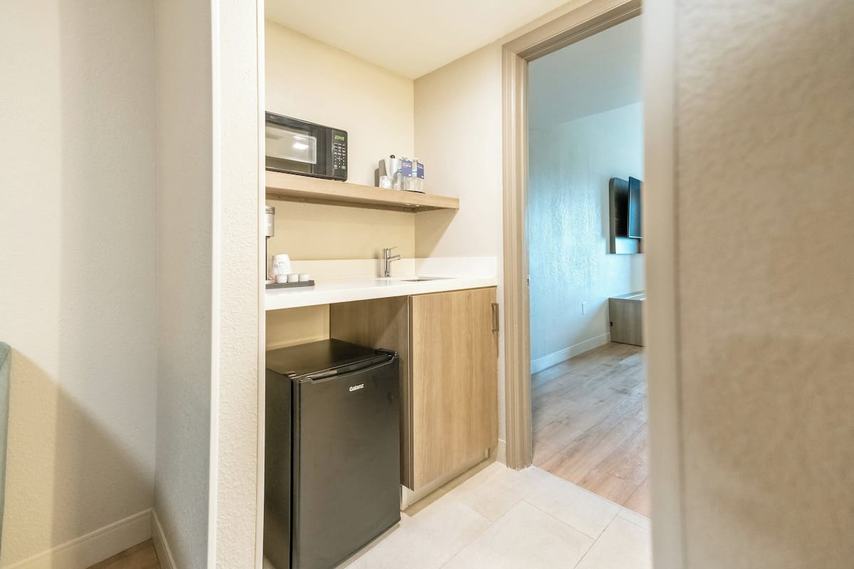 1 bedroom, individually furnished, desk, laptop workspace