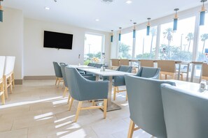 Restaurant - Holiday Inn Express Hotels & Suites Cocoa Beach by IHG (Cocoa Beach)