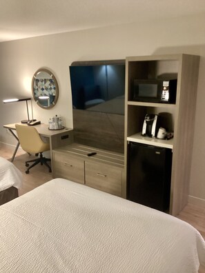 Sérvalin húsgögn, skrifborð, vinnuaðstaða fyrir fartölvur