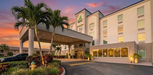 Holiday Inn Express Hotels & Suites Cocoa Beach by IHG