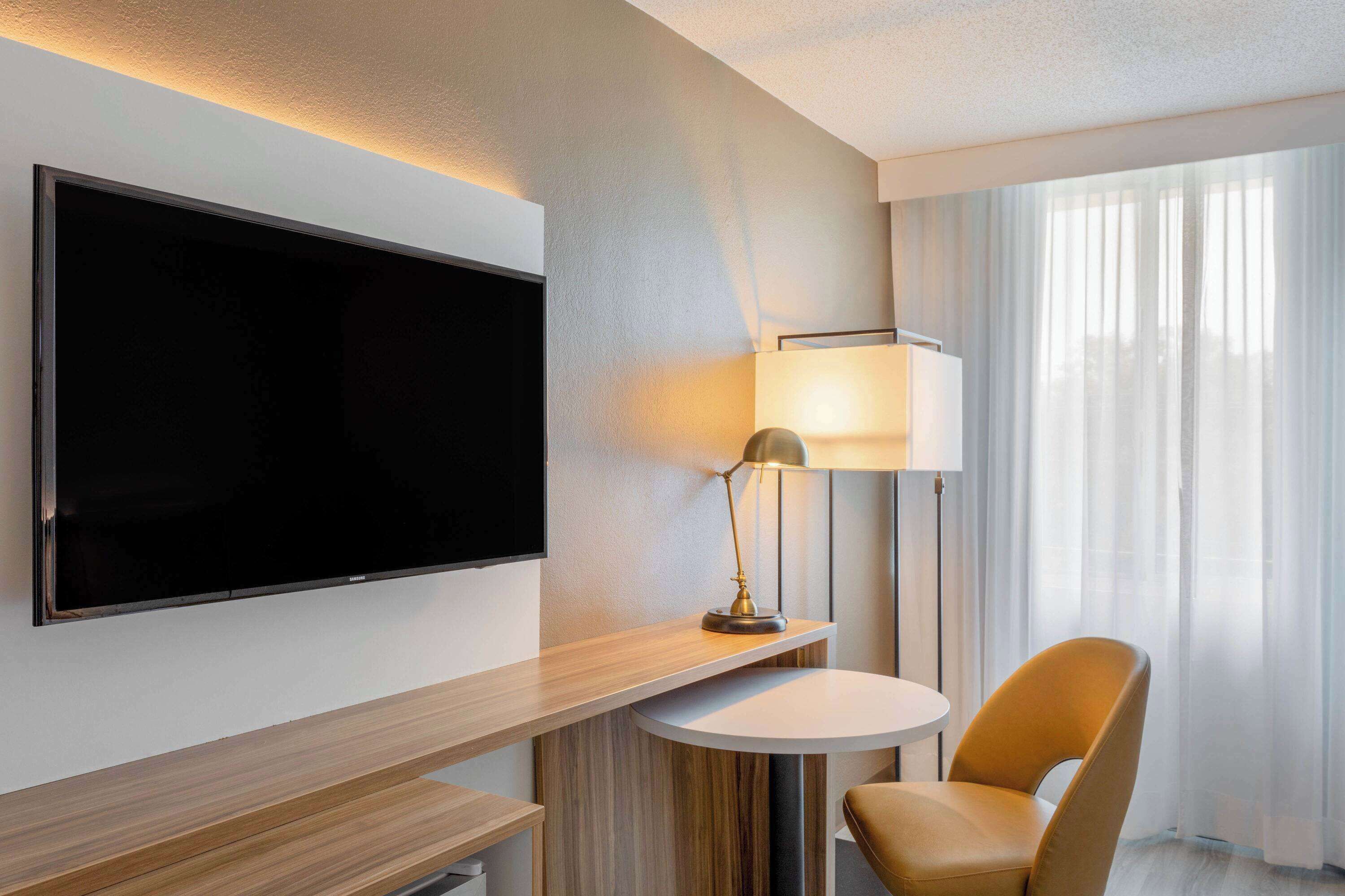 書桌、遮光布/窗簾、熨斗/熨衣板、免費無線上網