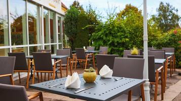 Déjeuner et dßner servis sur place, spécialités Cuisine régionale