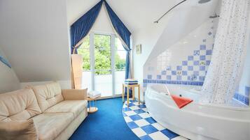 Studio Suite, 1 King Bed | Living area | Flat-screen TV