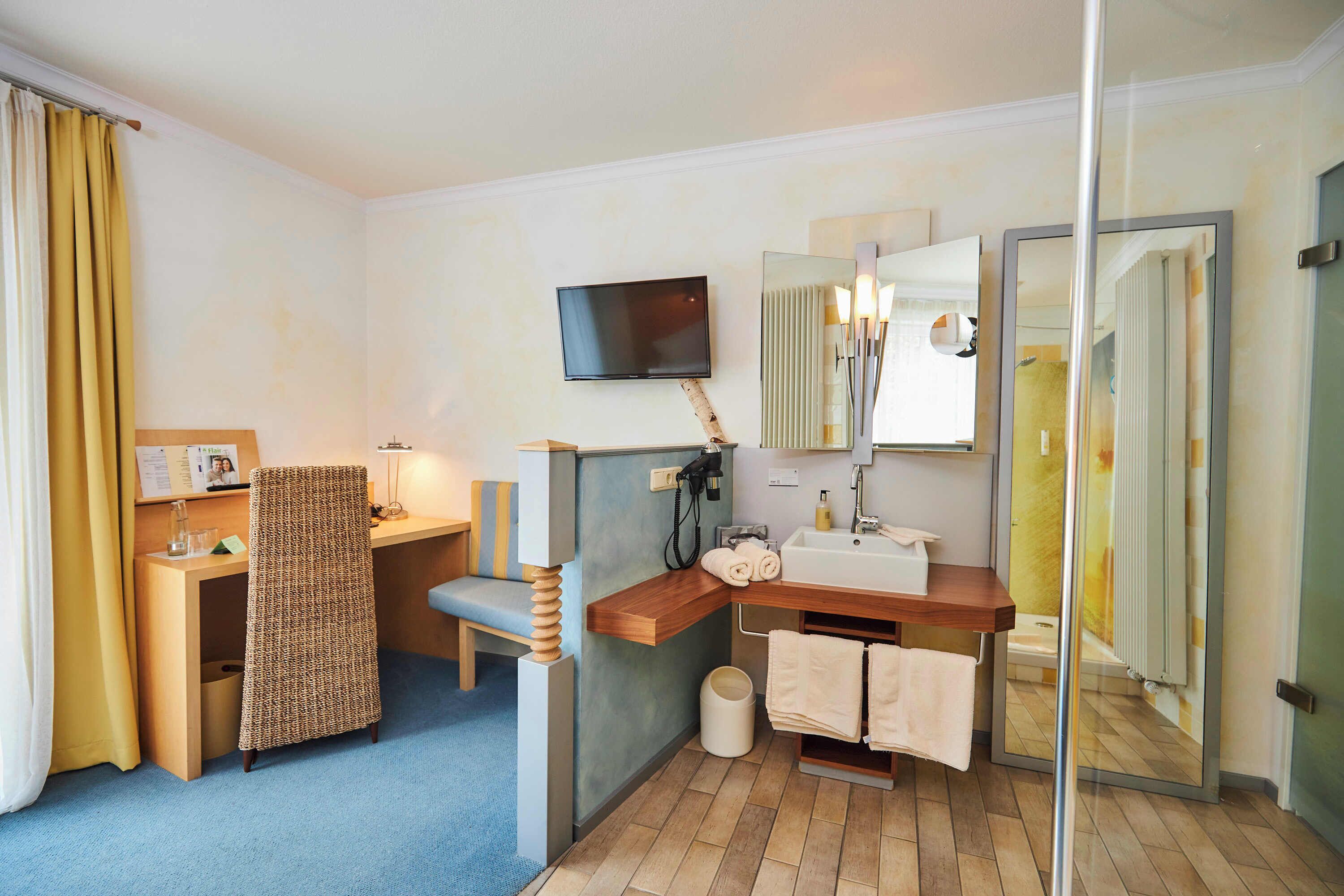 superior double room, 1 queen bed | living area | flat-screen tv