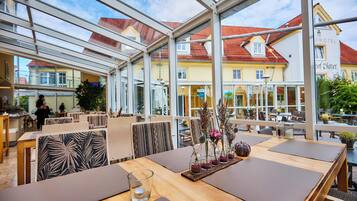 Lunch and dinner served, Regional cuisine