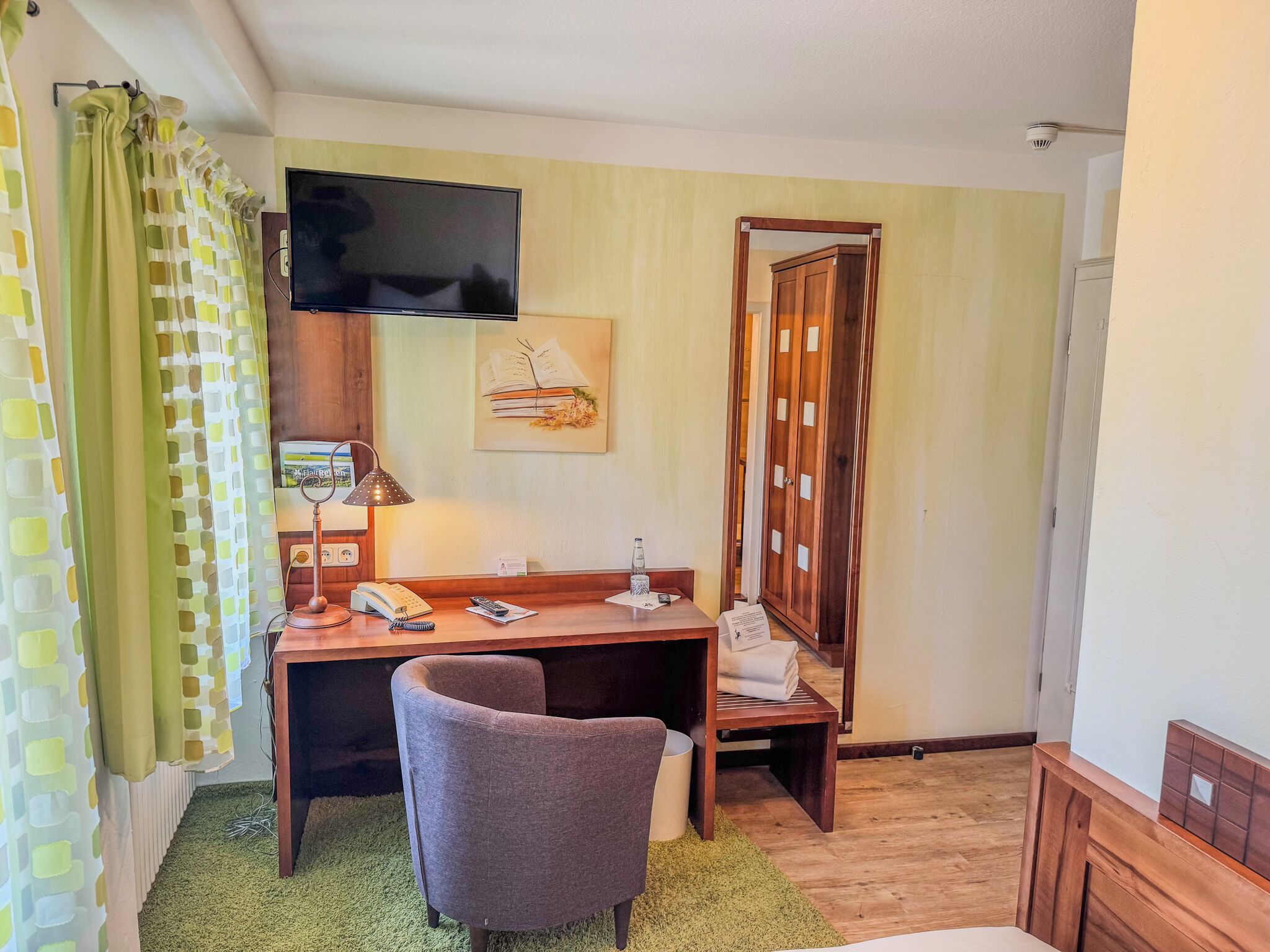 economy single room, 1 single bed | living area | flat-screen tv