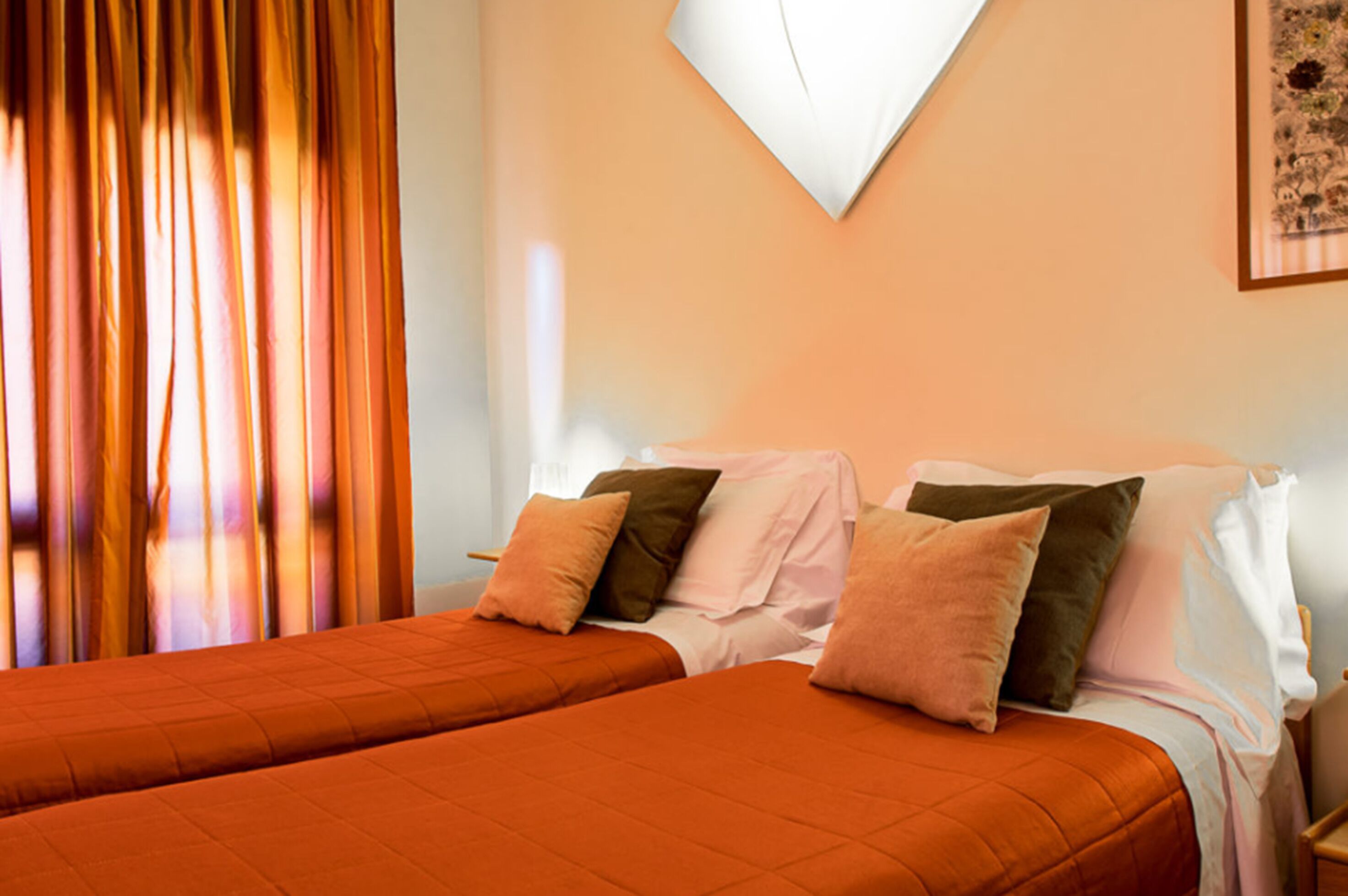 family room | minibar, in-room safe, iron/ironing board, cots/infant beds