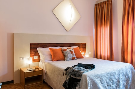 Minibar y caja de seguridad en la habitación