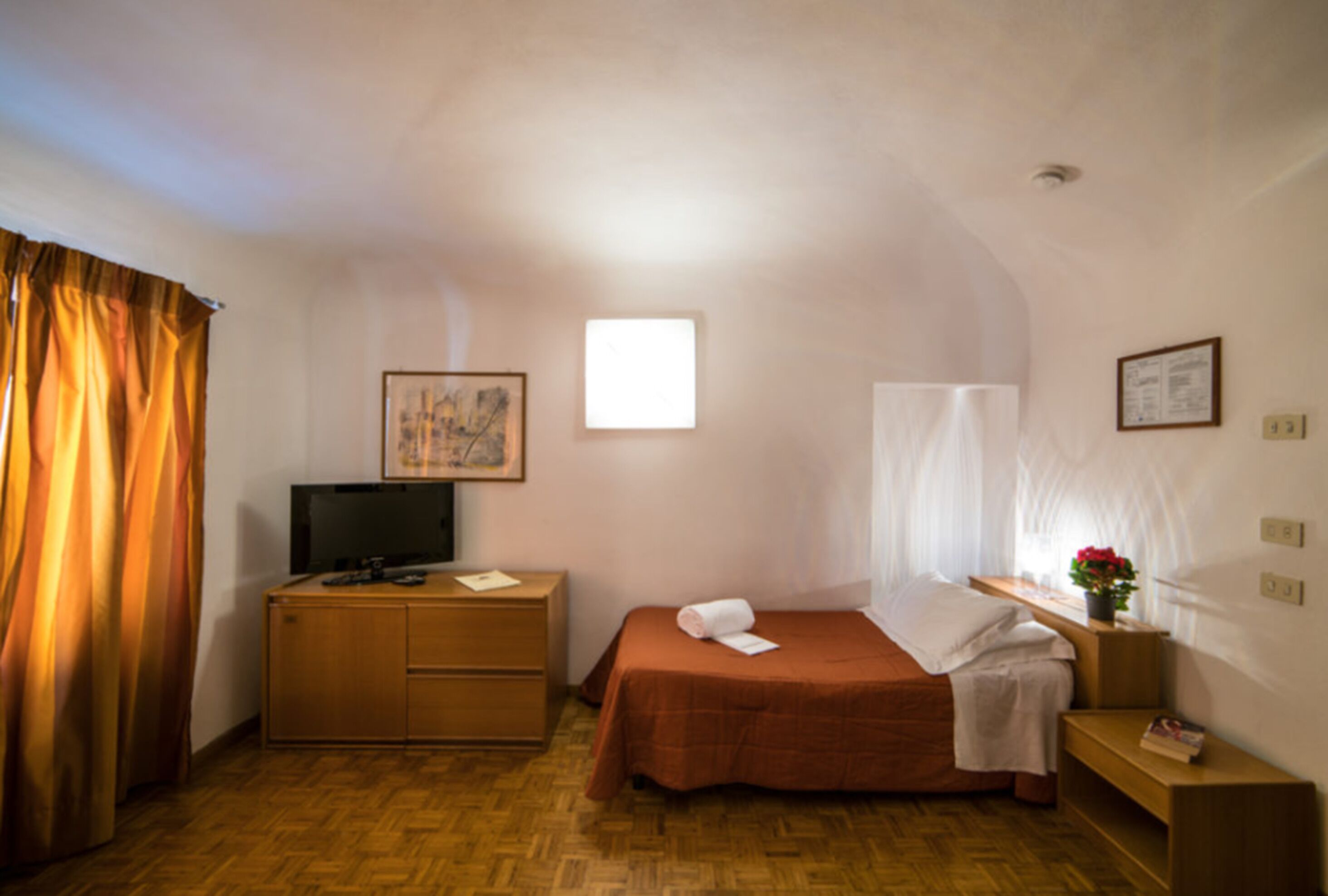 triple room | minibar, in-room safe, iron/ironing board, cots/infant beds