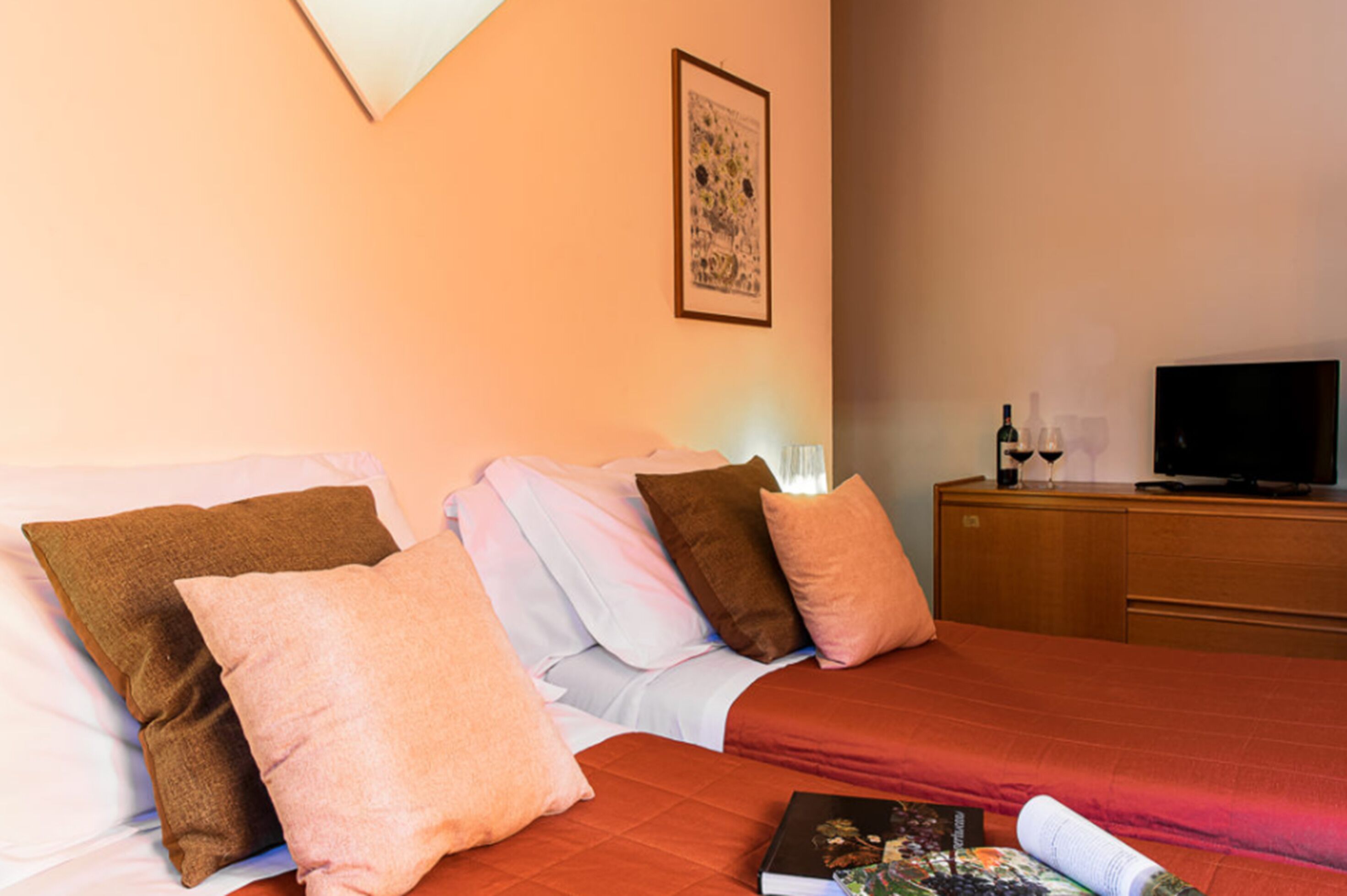 classic double room | minibar, in-room safe, iron/ironing board, cots/infant beds