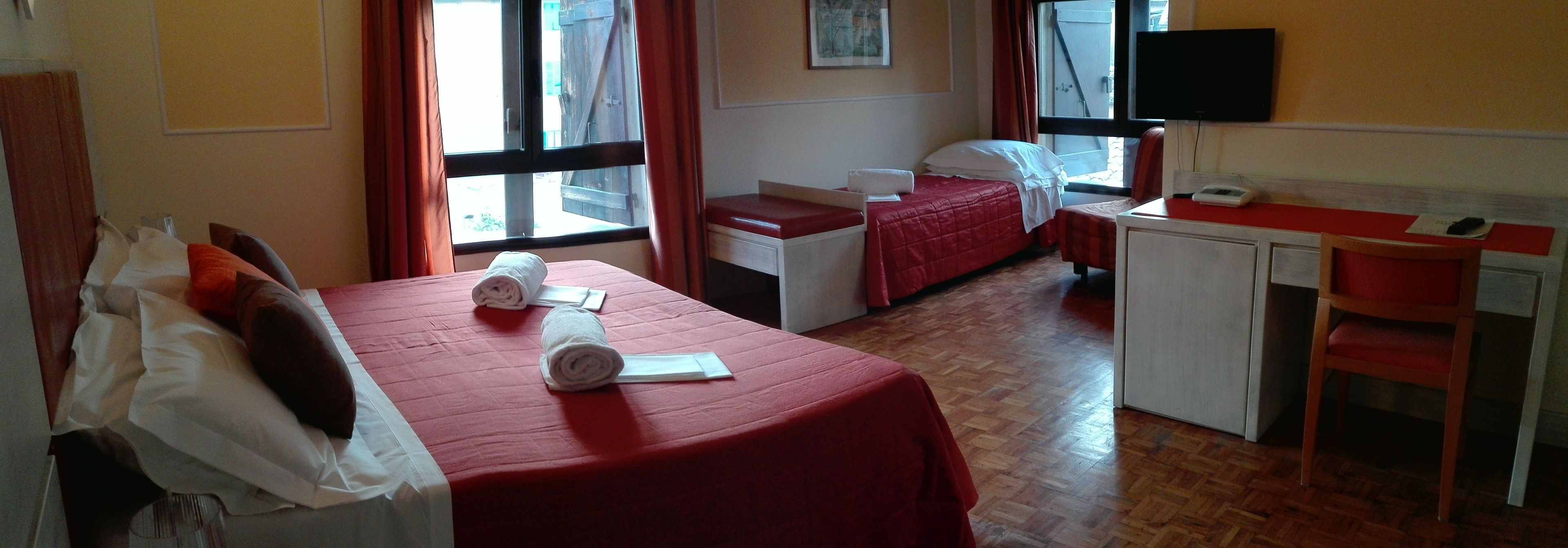 triple room | minibar, in-room safe, iron/ironing board, cots/infant beds