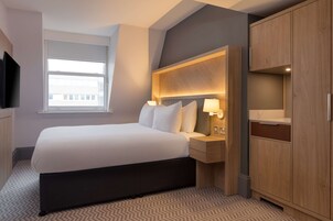 Room, 1 Double Bed with Sofa bed | In-room safe, desk, laptop workspace, iron/ironing board