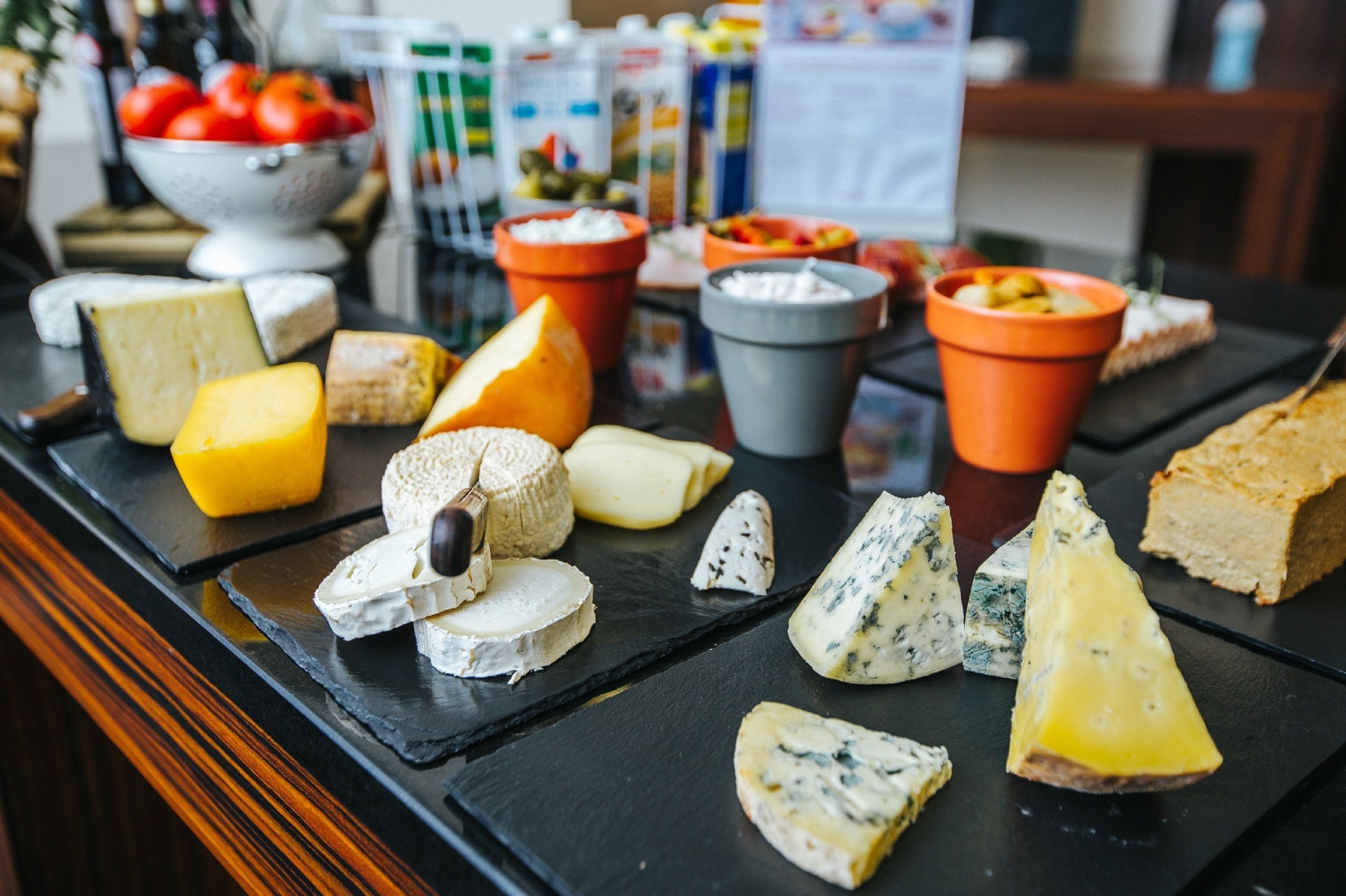 daily buffet breakfast (pln 79 per person)