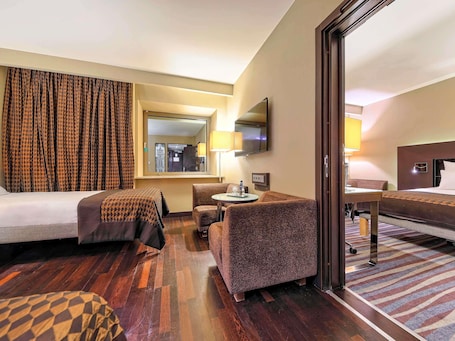 Apartemen Keluarga, 2 Tempat Tidur Double, kamar terhubung (Comfortable) | 1 kamar tidur, minibar, dan brankas