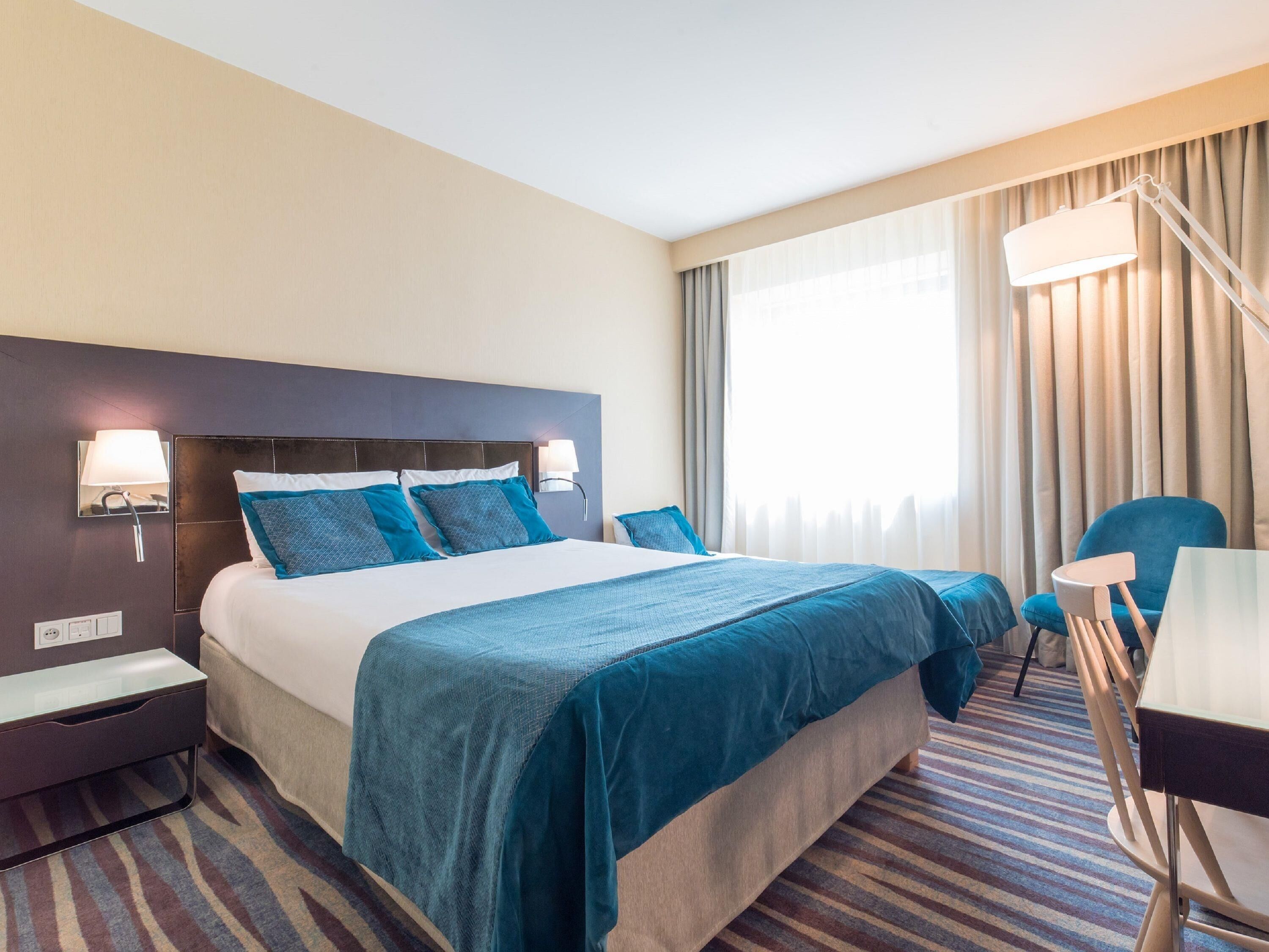 Standard-herbergi - mörg rúm | 1 svefnherbergi, míníbar, öryggishólf í herbergi, sérvalin húsgögn