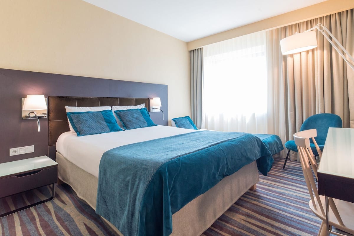 Rom – standard, flere senger | 1 soverom, minibar, safe på rommet og individuelt innredet