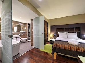 Suite, 1 Queen Bed