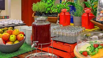 Daily buffet breakfast (PLN 85 per person)