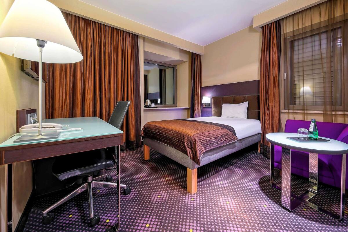 Standard Room, 1 Twin Bed | 1 bedroom, minibar, in-room safe, individually furnished