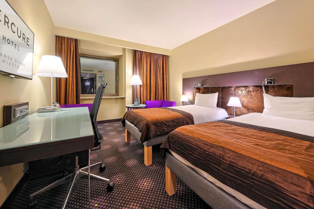 Standard Room, 2 Twin Beds (Comfortable) | 1 bedroom, minibar, in-room safe, individually furnished