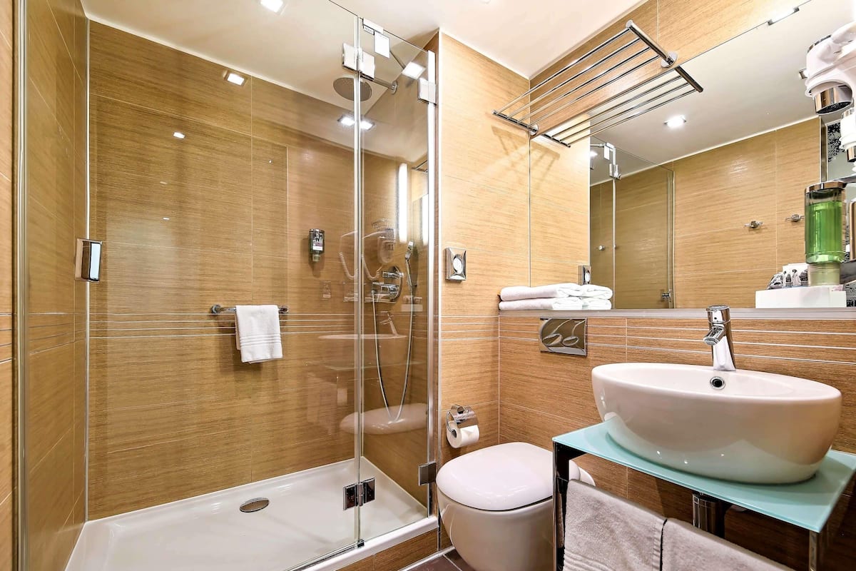 1 habitación, minibar y caja de seguridad en la habitación