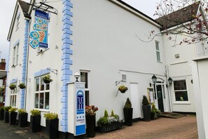 Front of property - The Peacock Hotel (Kenilworth)