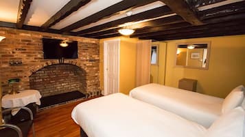Standard Twin Room for 2 people | Premium bedding, individually decorated, desk, iron/ironing board