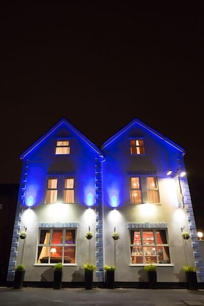 Exterior - The Peacock Hotel (Kenilworth)