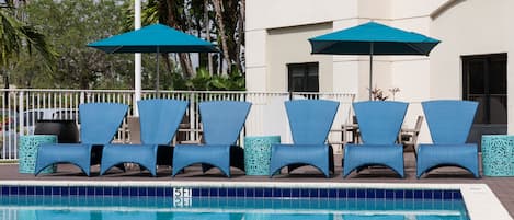 Outdoor pool, pool loungers