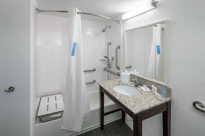 Room, 1 King Bed, Accessible, Bathtub | Bathroom | Free toiletries, hair dryer, towels, soap - Hampton Inn & Suites by Hilton Miami-Doral/Dolphin Mall (Miami)