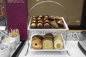 Buffet déjeuner gratuit tous les jours