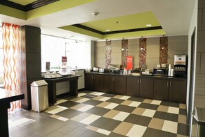 Free daily buffet breakfast  - Hampton Inn Muskogee (Muskogee)