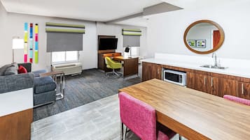 Suite, 1 King Bed, Non Smoking | Minibar