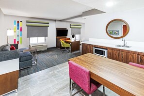 Suite, 1 King Bed, Non Smoking | Minibar - Hampton Inn & Suites Tulsa-Woodland Hills 71st-Memorial (Tulsa)