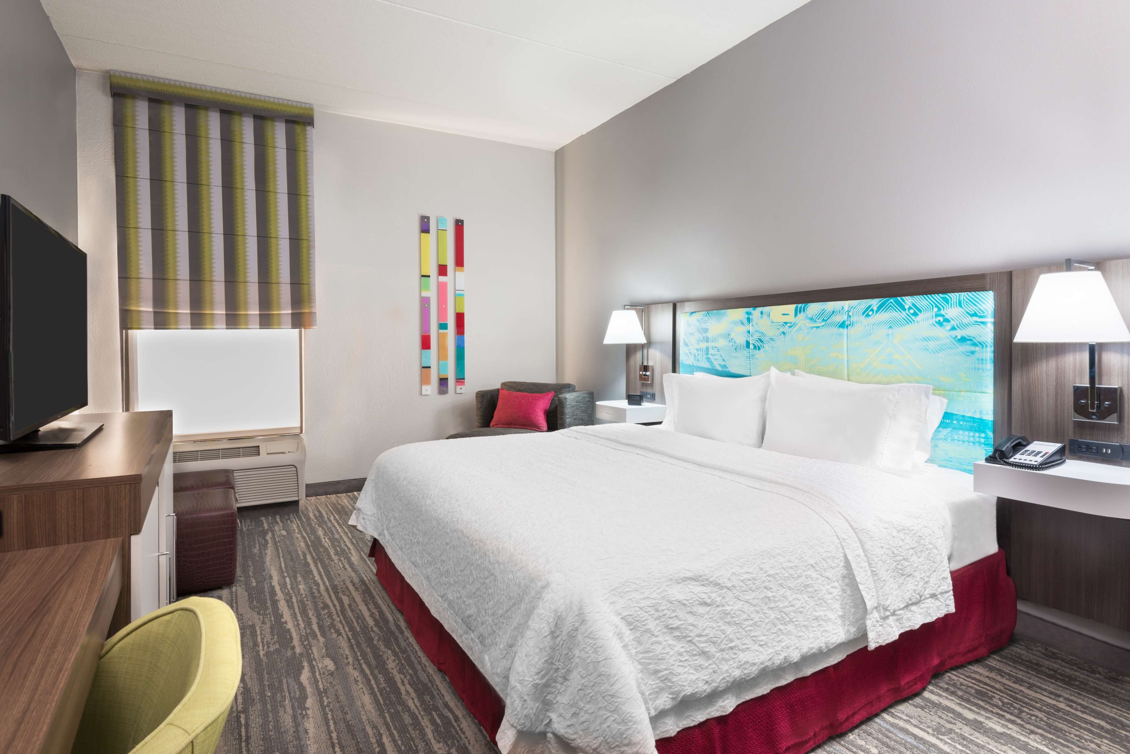 standard room, 1 king bed, accessible, roll-in shower, non smoking | desk, blackout curtains, iron/ironing board, free cots/infant beds