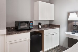 A compact kitchenette with a microwave, coffee maker, and dishwasher. - Hampton Inn Ellenton/Bradenton (Ellenton)