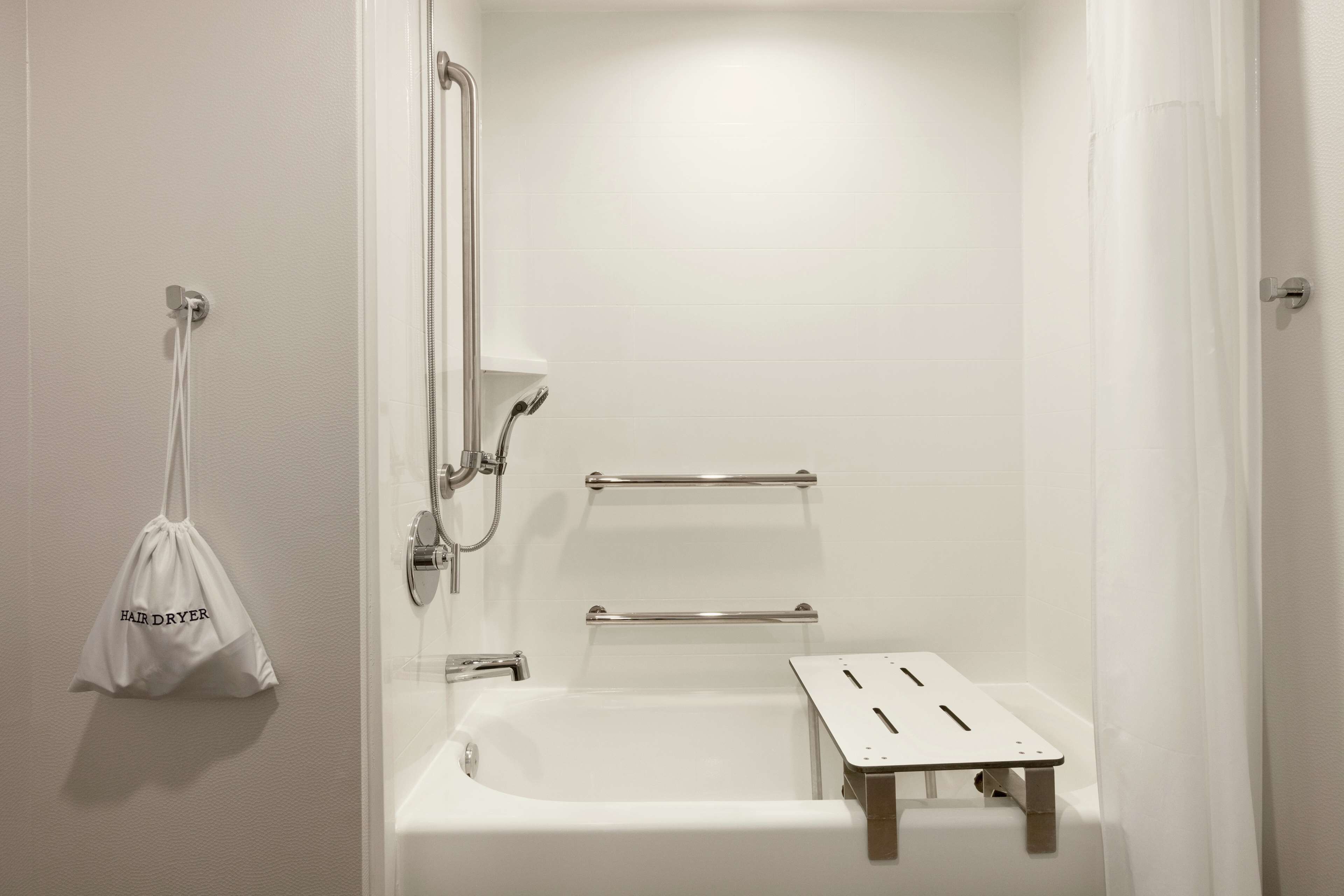 combined shower/bathtub, eco-friendly toiletries, hair dryer, towels