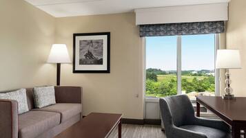 Kamar, 1 Tempat Tidur King dengan tempat tidur Sofa (Study) | Area keluarga | TV layar datar