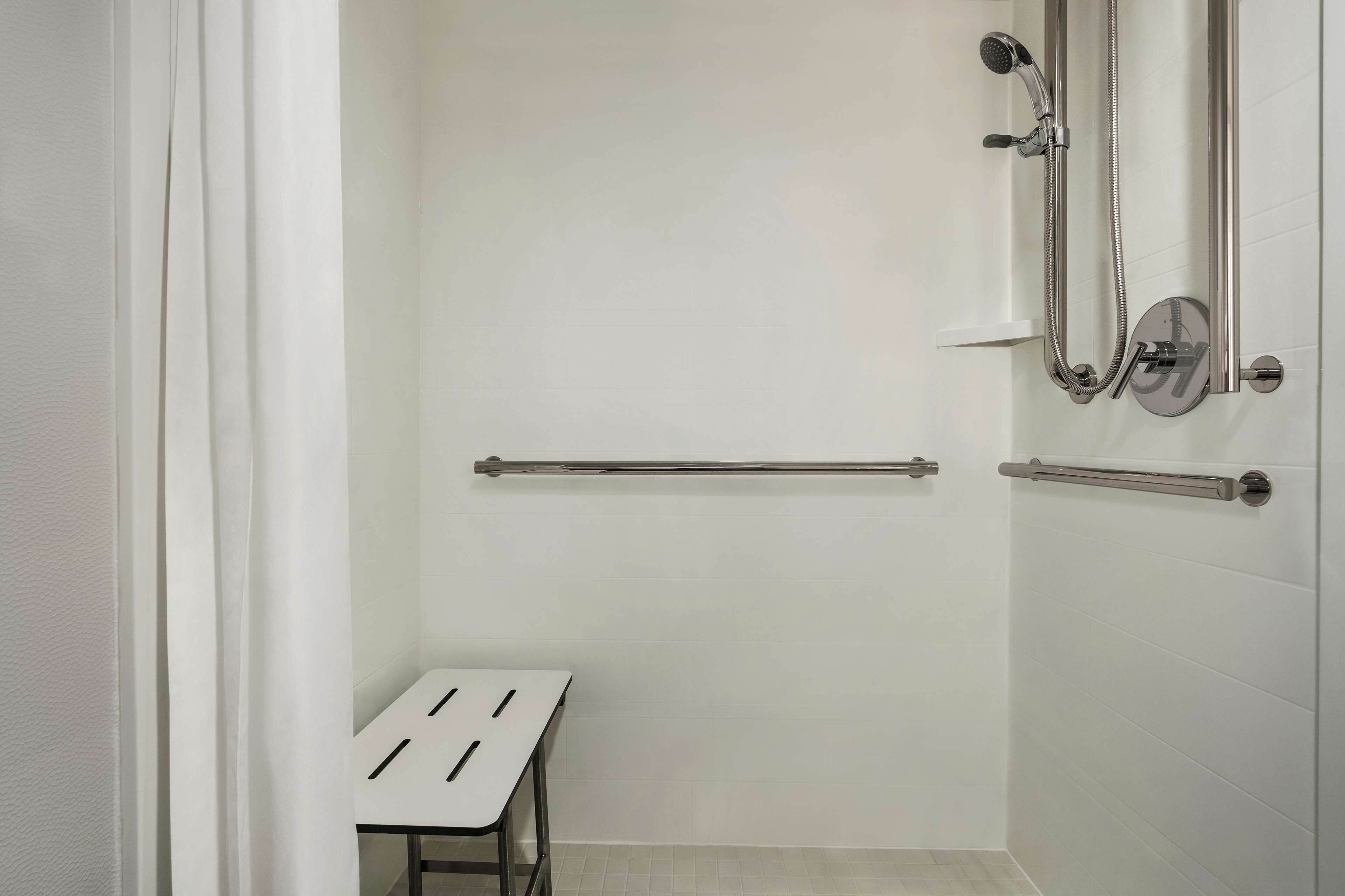 combined shower/bathtub, eco-friendly toiletries, hair dryer, towels