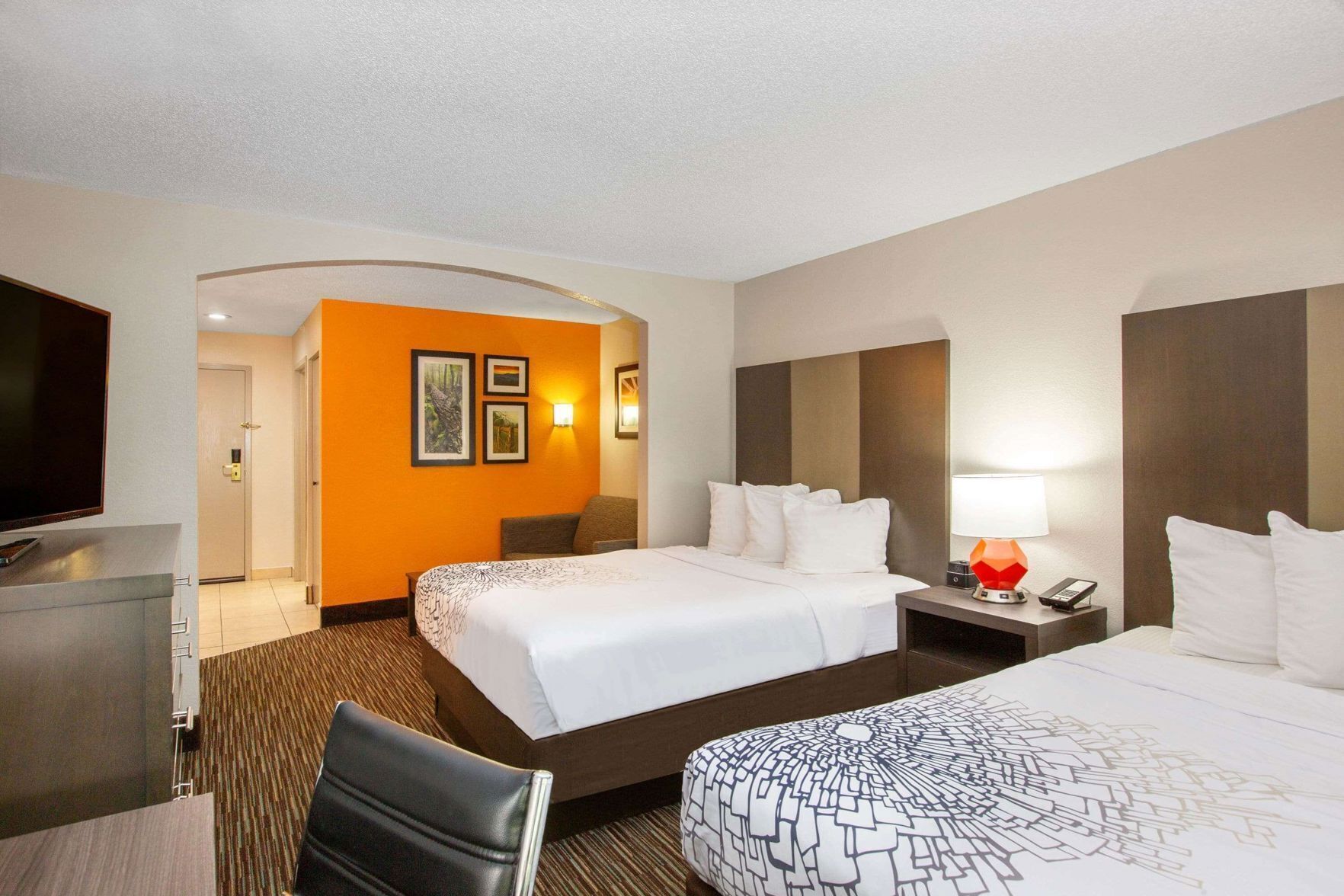 Premium bedding, in-room safe, desk, iron/ironing board