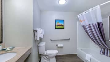 Habitación, 1 cama King size, con acceso para personas discapacitadas, para no fumadores (Mobility) | Baño para personas con discapacidad