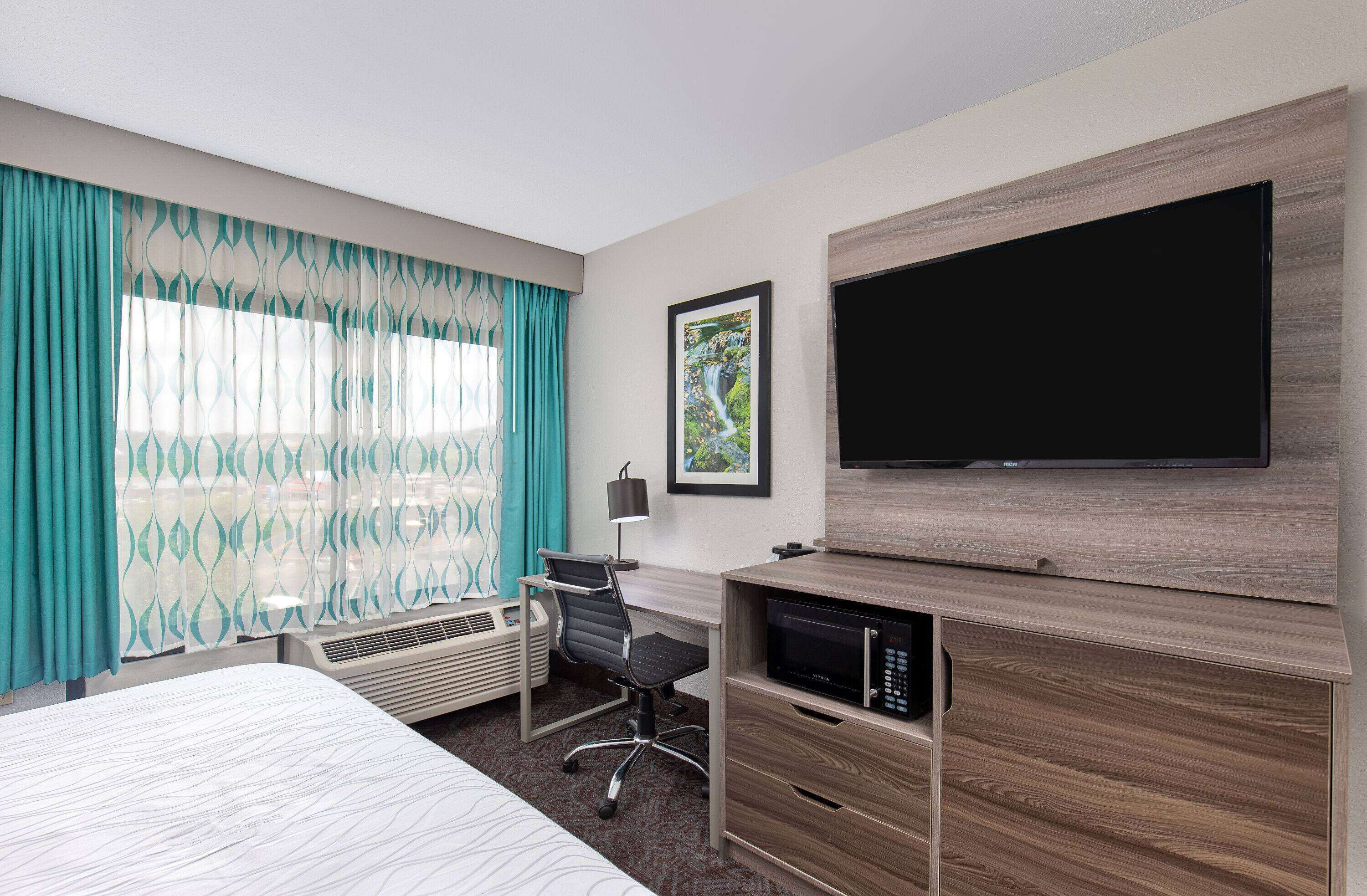 premium bedding, in-room safe, desk, iron/ironing board