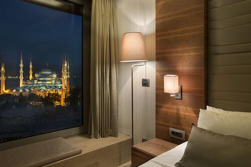 Standard Room Sea View | Minibar, in-room safe, soundproofing, iron/ironing board