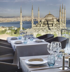 Lunch and dinner served - Hotel Arcadia Blue Istanbul (Istanbul)