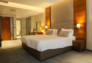 Minibar, in-room safe, soundproofing, iron/ironing board - Hotel Arcadia Blue Istanbul (Istanbul)