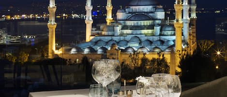 Lunsj og middag serveres, tyrkiske retter