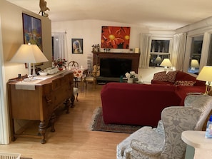 Flat-screen TV - Alaska European Bed & Breakfast (Anchorage)