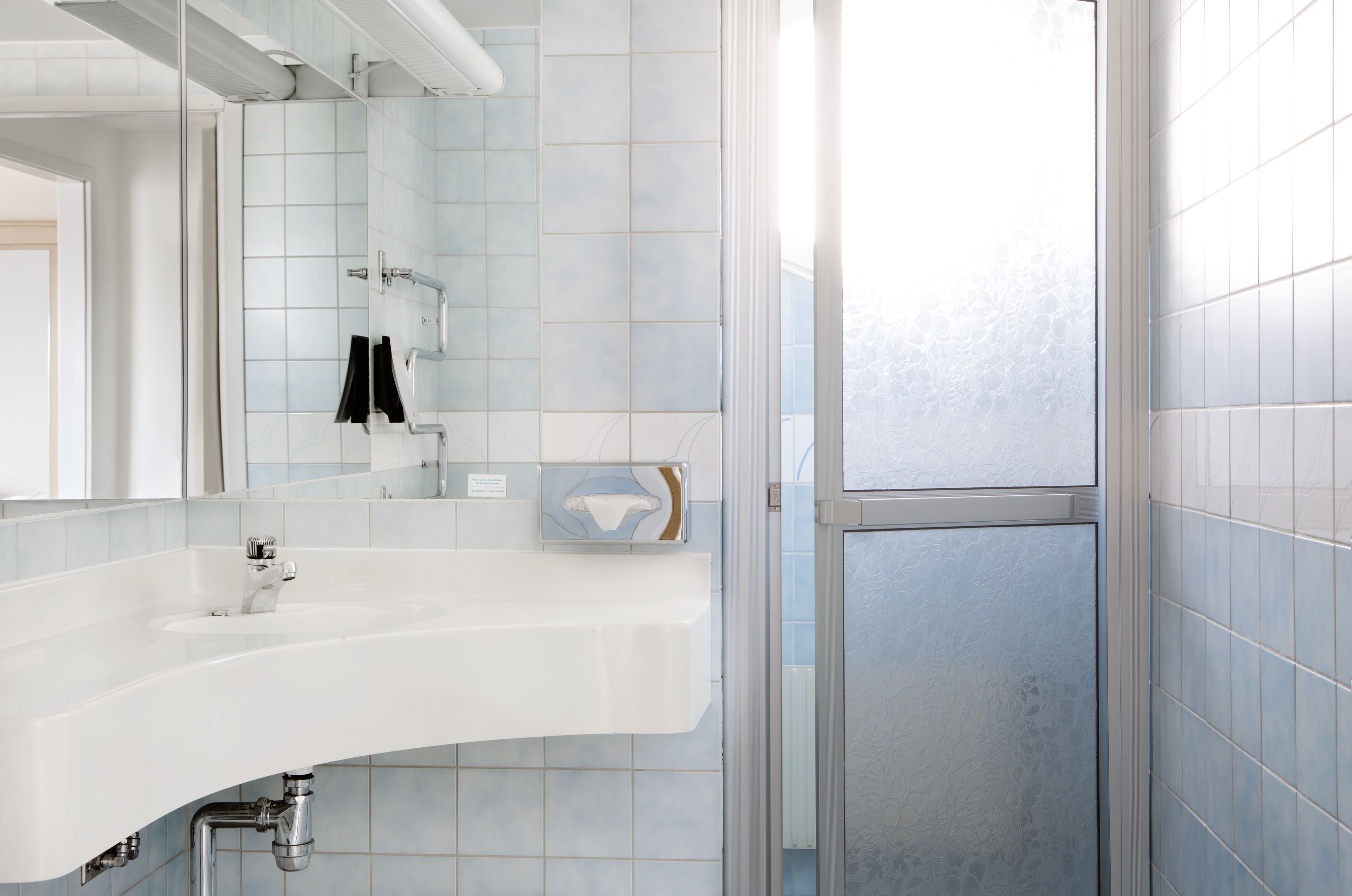 suite, 2 single beds, non smoking | bathroom | shower, hair dryer, dressing gowns, towels