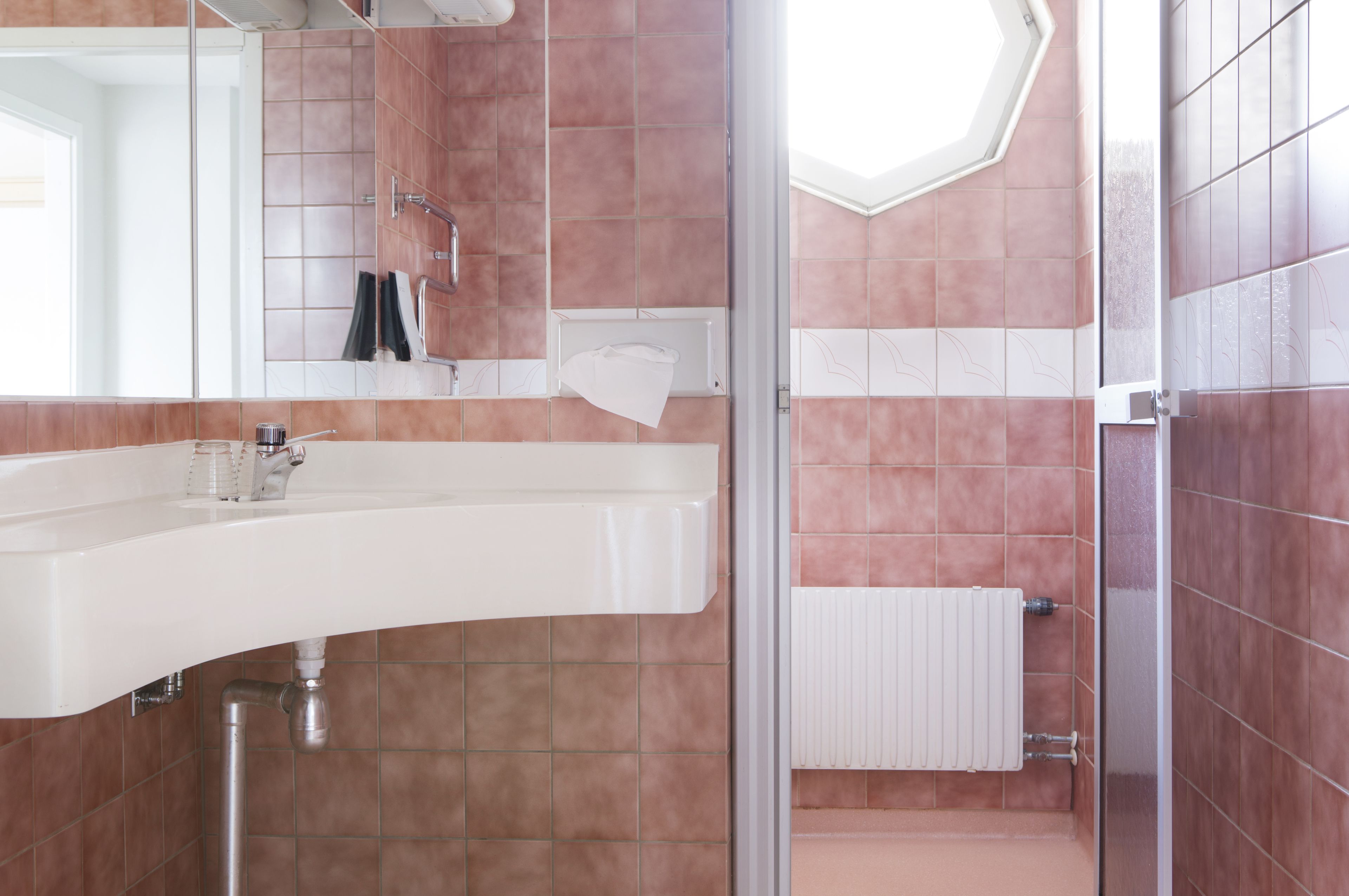 suite, 2 single beds, non smoking | bathroom | shower, hair dryer, dressing gowns, towels